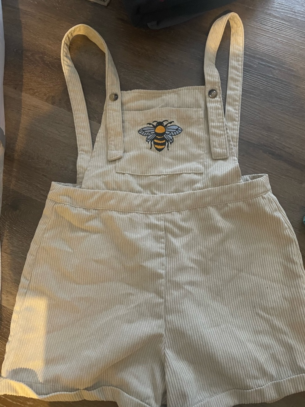 SHEIN Beige Corduroy overall Shorts with little embroidered bee